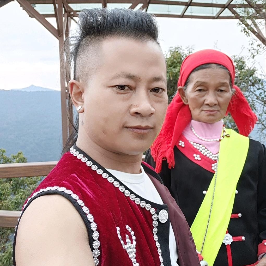 阳光开朗的男孩。