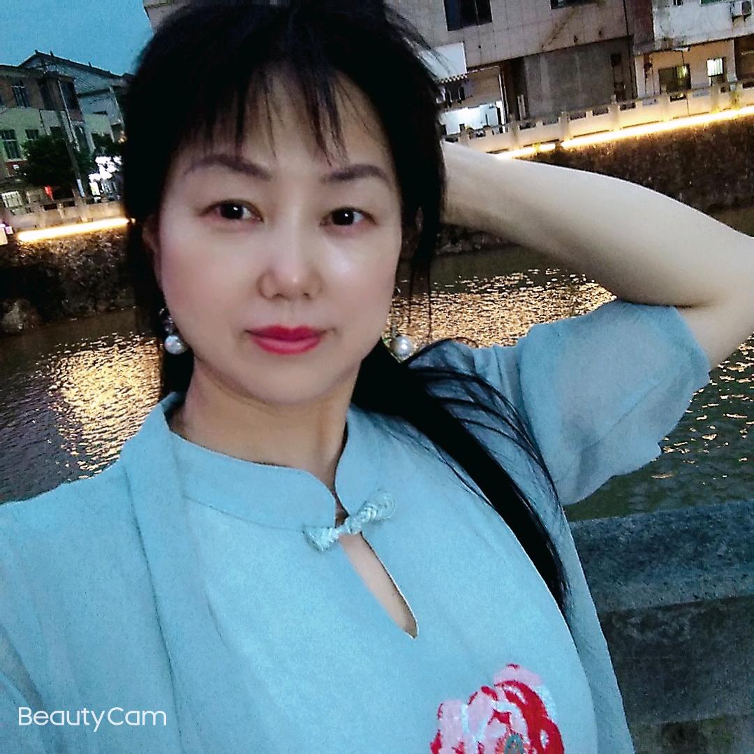 江西红英良品服饰店英姐