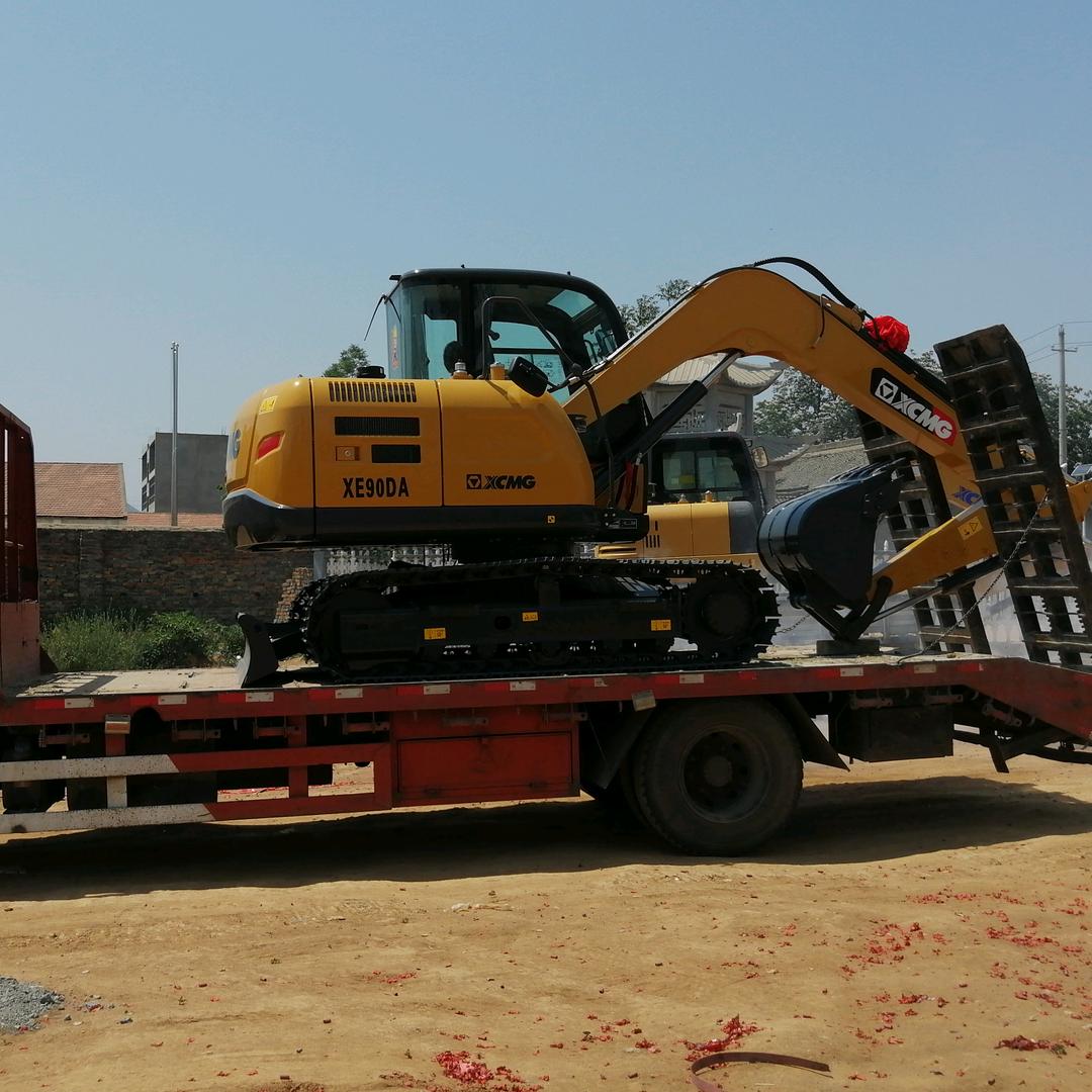 挖机出租(装车伐树一体化，技术一流)