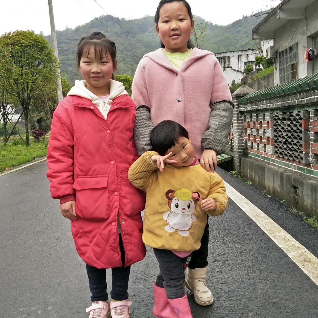 家有三干金