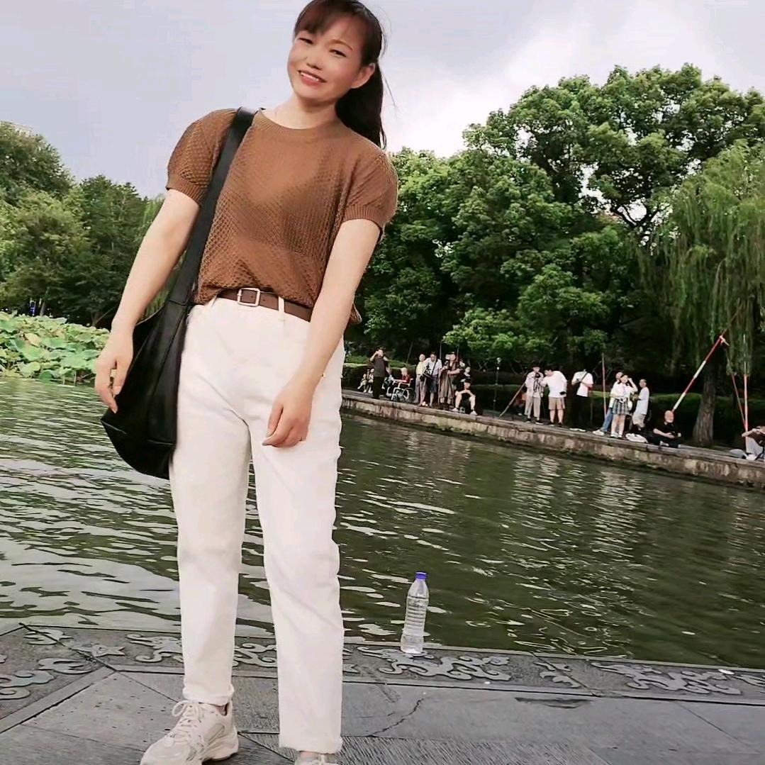 玉山小小鸟女装（大观园旁边）