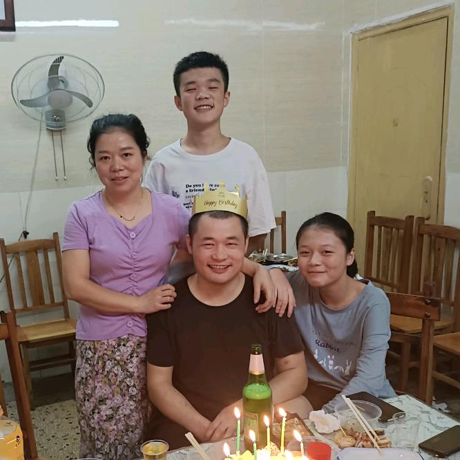 肥肥的紫砂锅拌饭