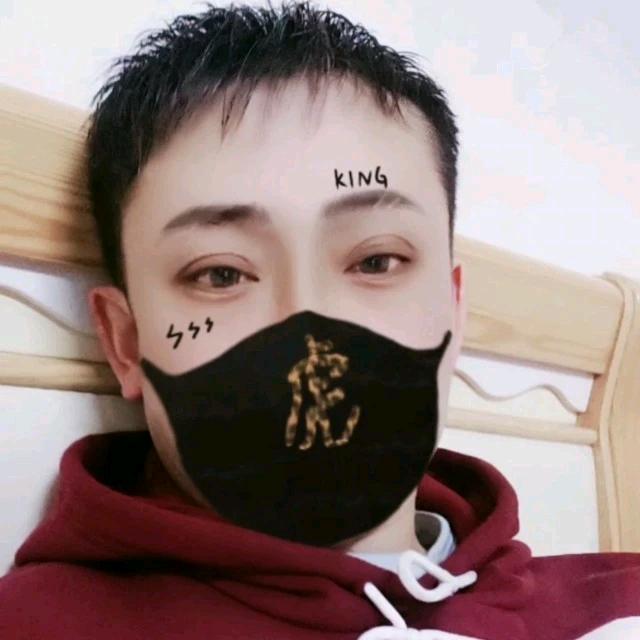 瞧^0^猪上树了(ง
