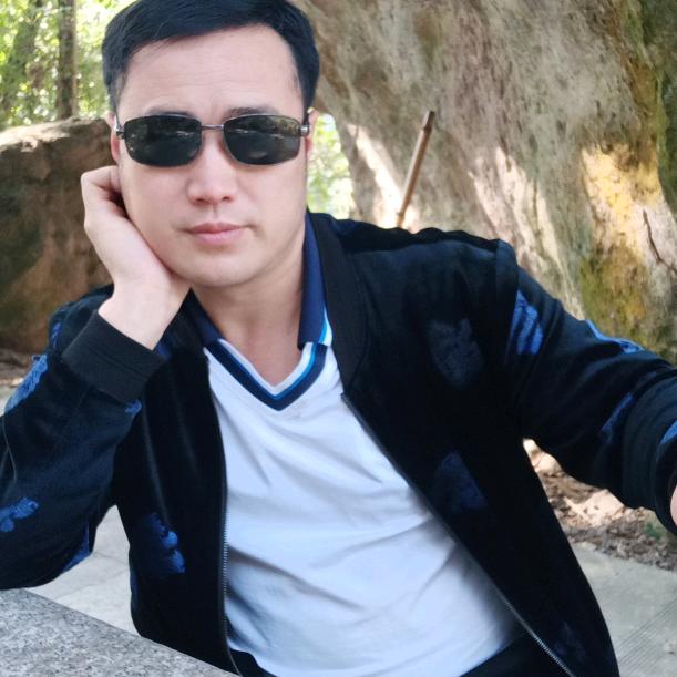 大表哥，我一个人养两个大学生 ，加油