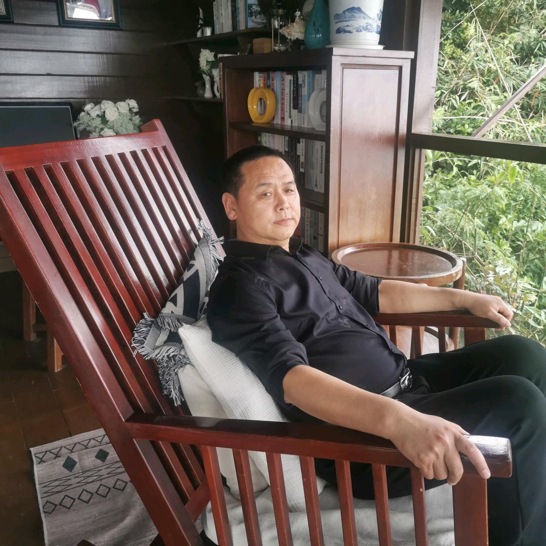 一家人商务宾馆