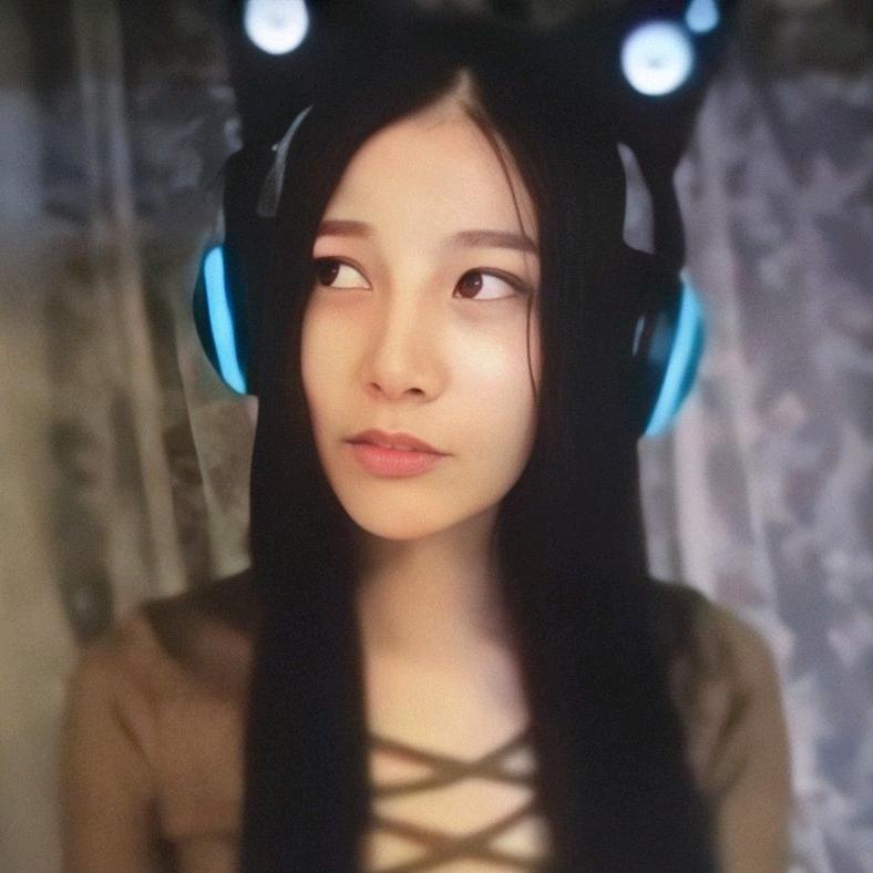 她说想去看极光。