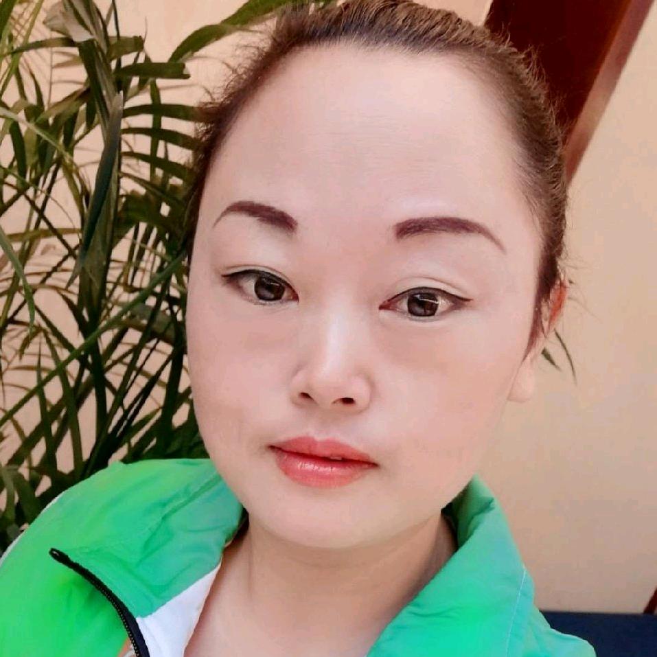 汇鑫云酒店客房～霞儿
