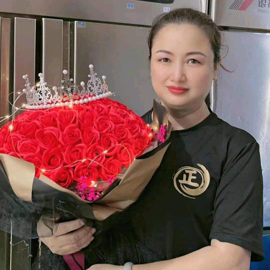 芳芳@