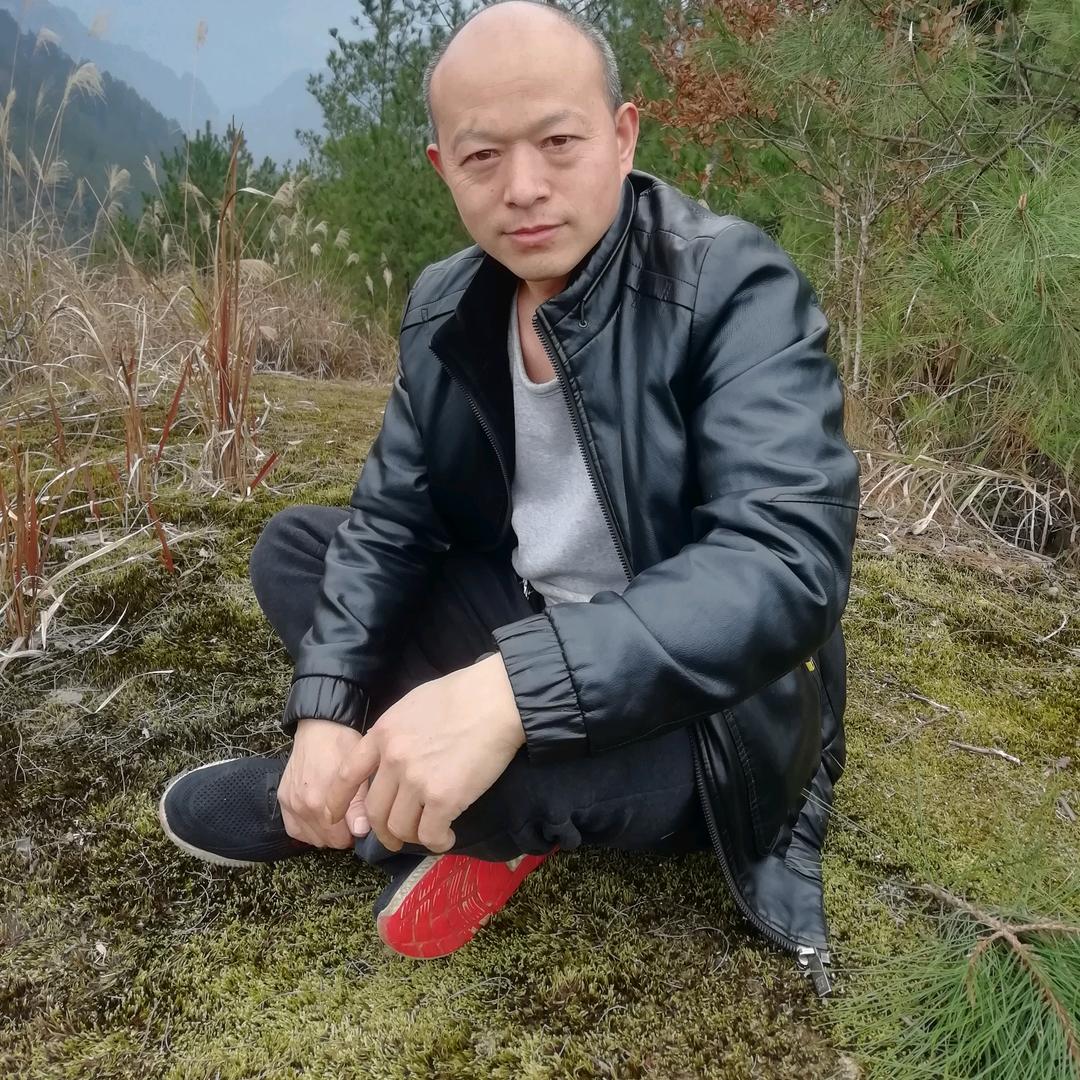 趙十石钟锣鼓队，琉璃瓦安装
