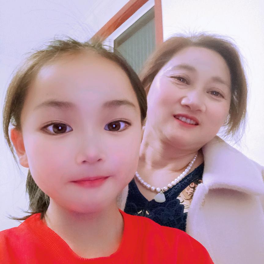 平平安安一家人。