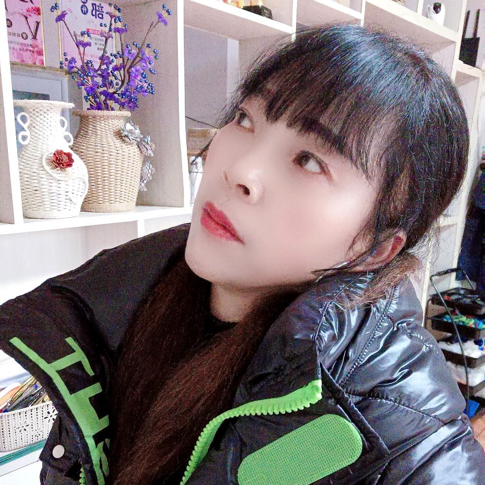 龙艳，