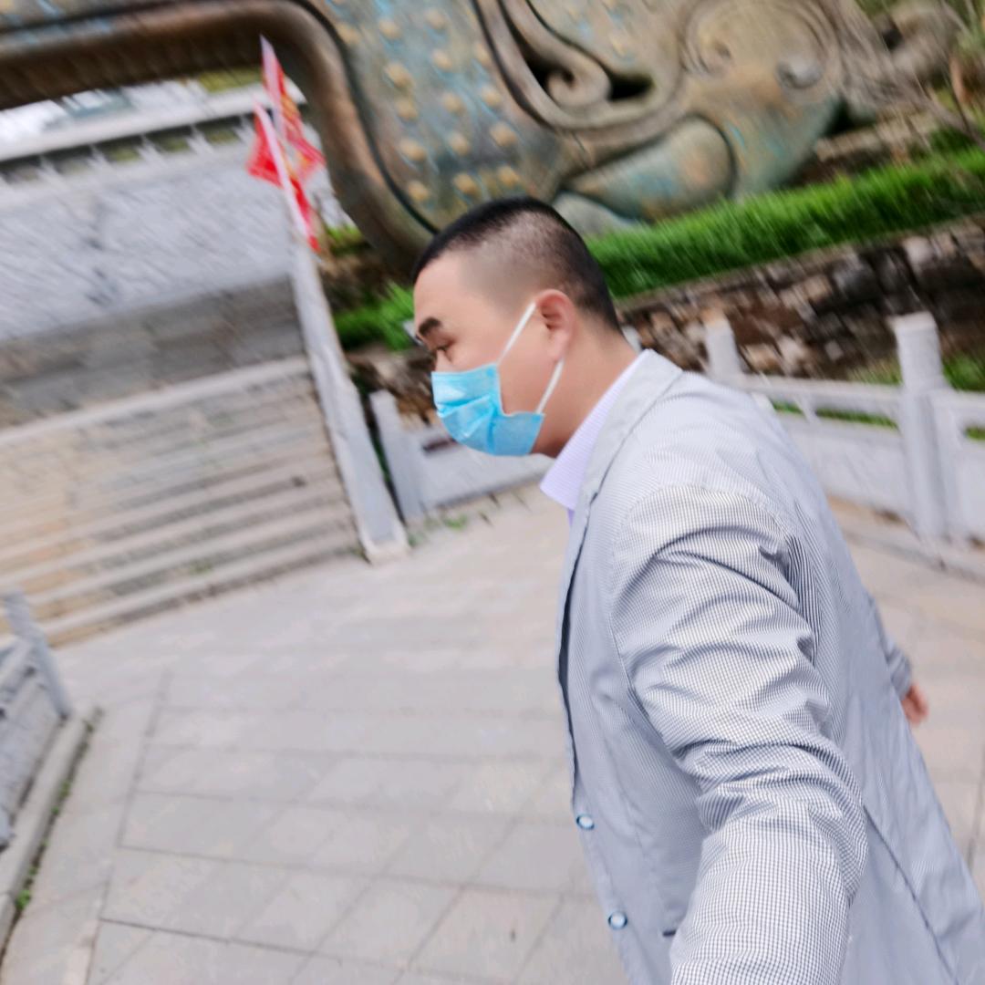 (￣y▽￣)~*捂嘴偷笑大叔爱财