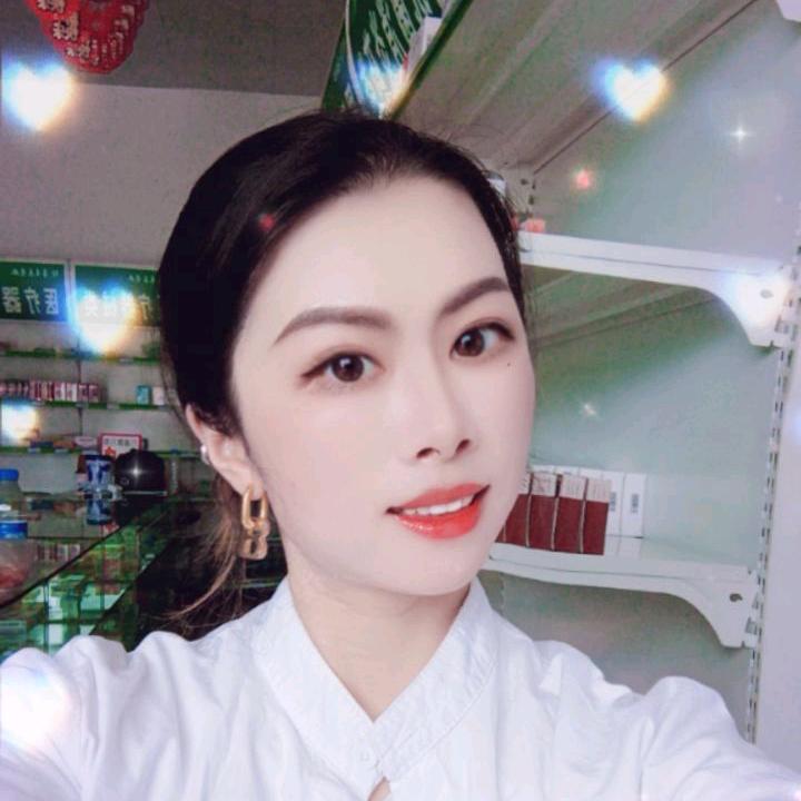 芳芳穿搭