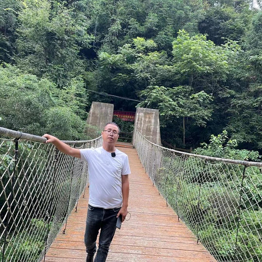 十堰泓鑫车行郭红波