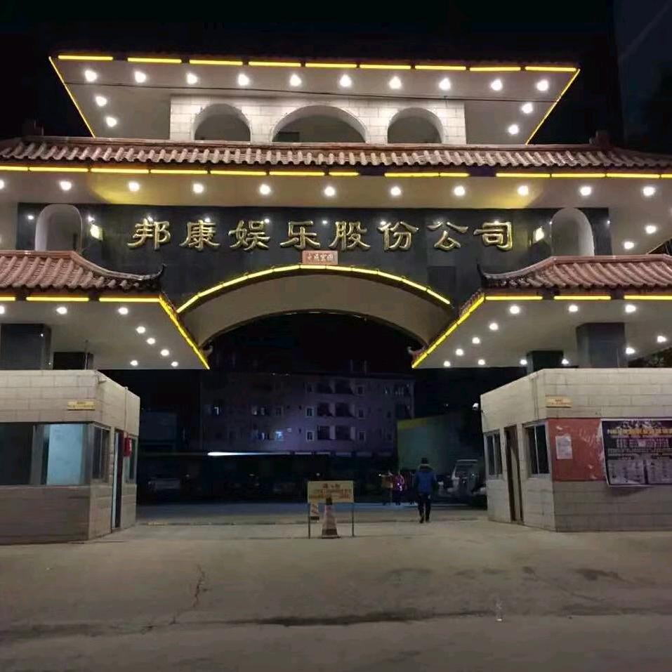 高价回收废铁，废铜和不秀钢和铝