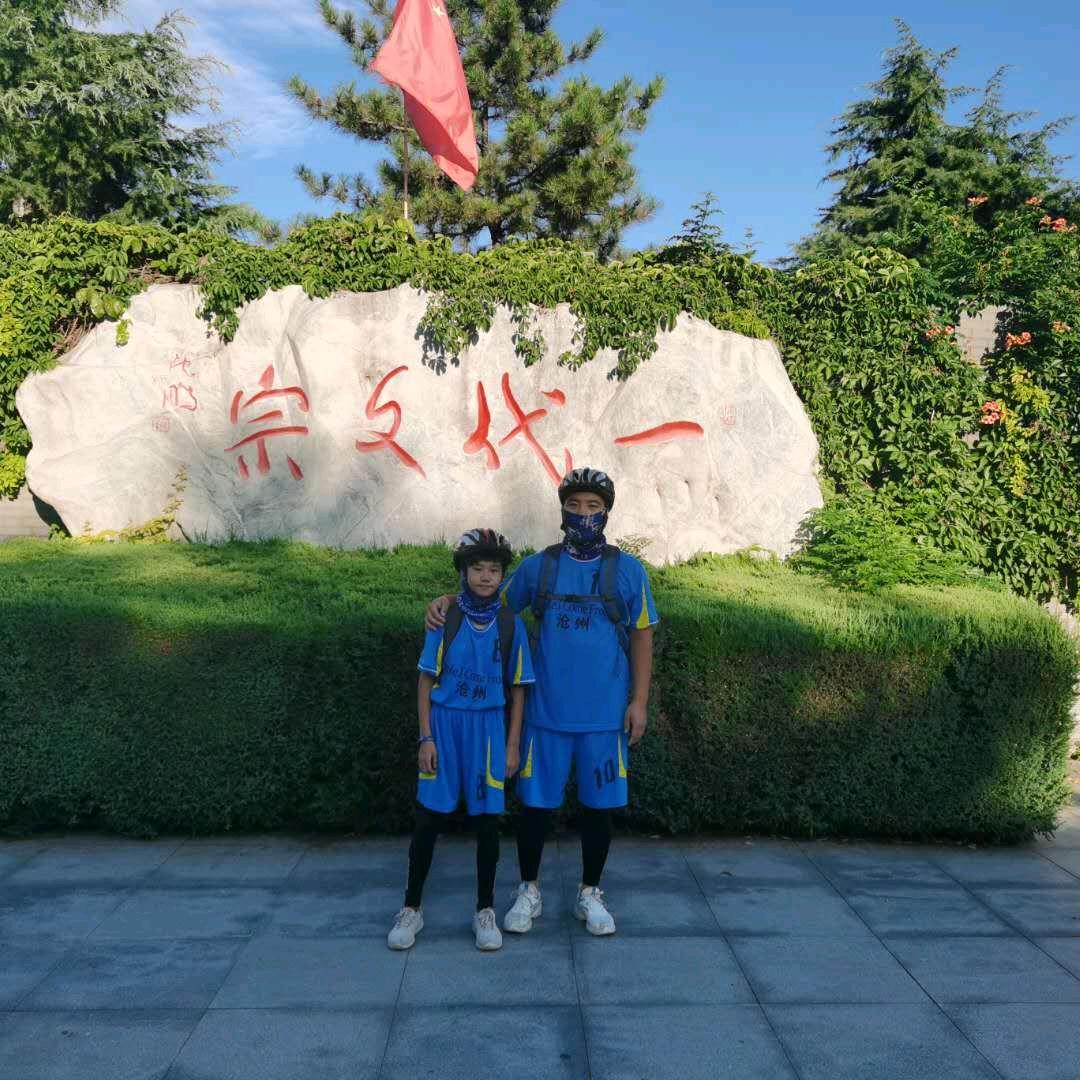 伊朝