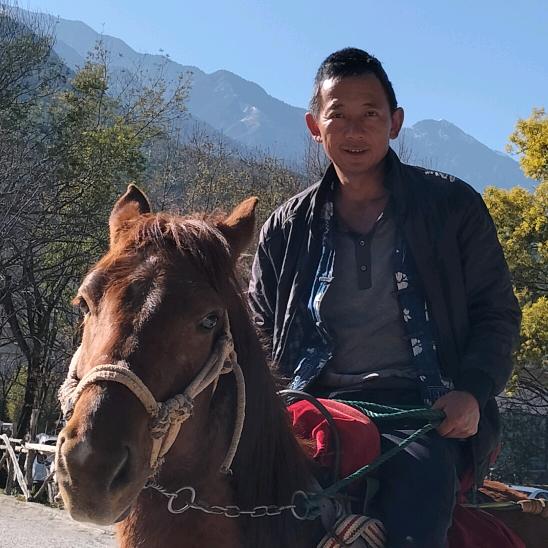 大理骑马上苍山