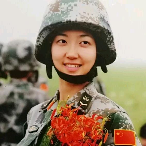 潇洒女兵