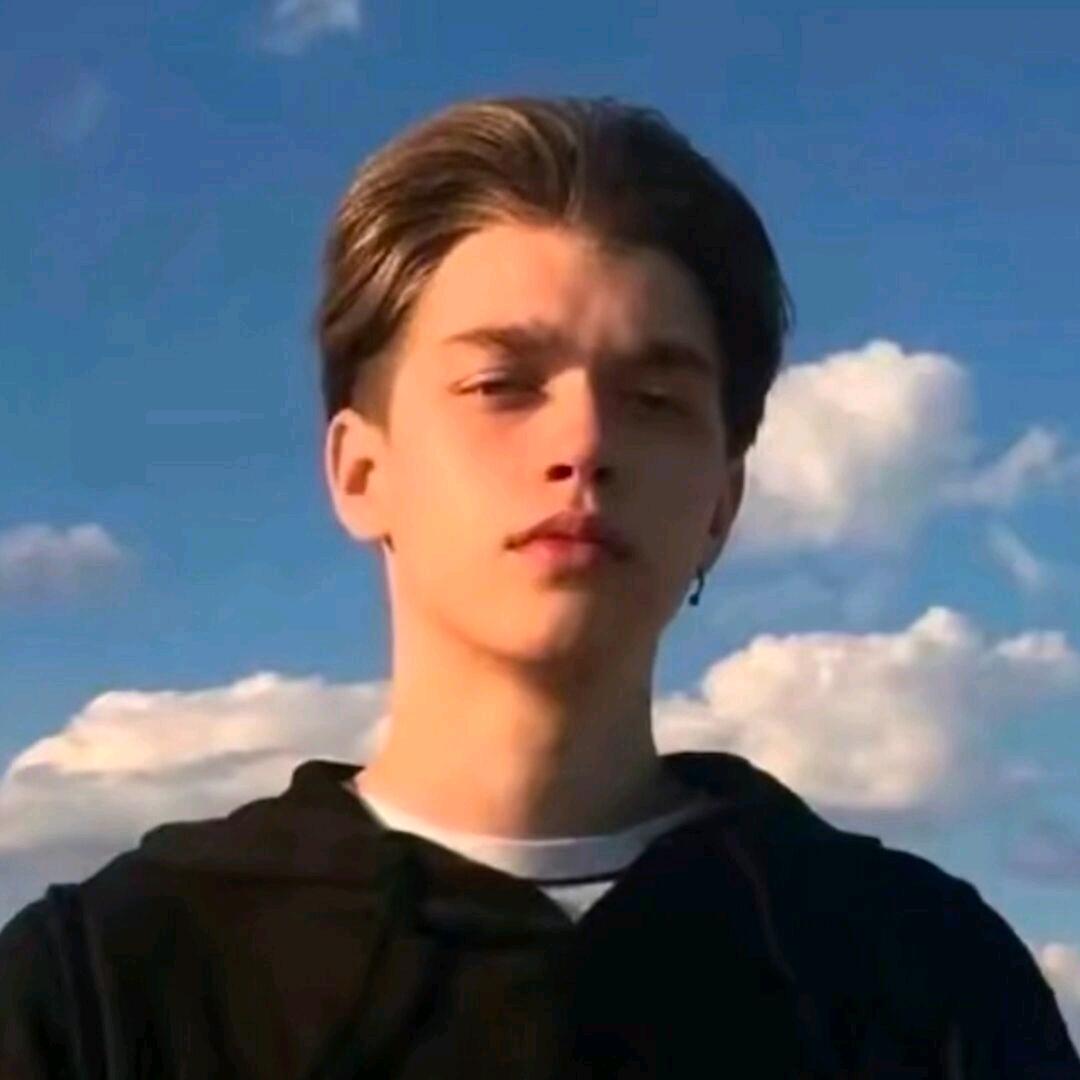 M   L