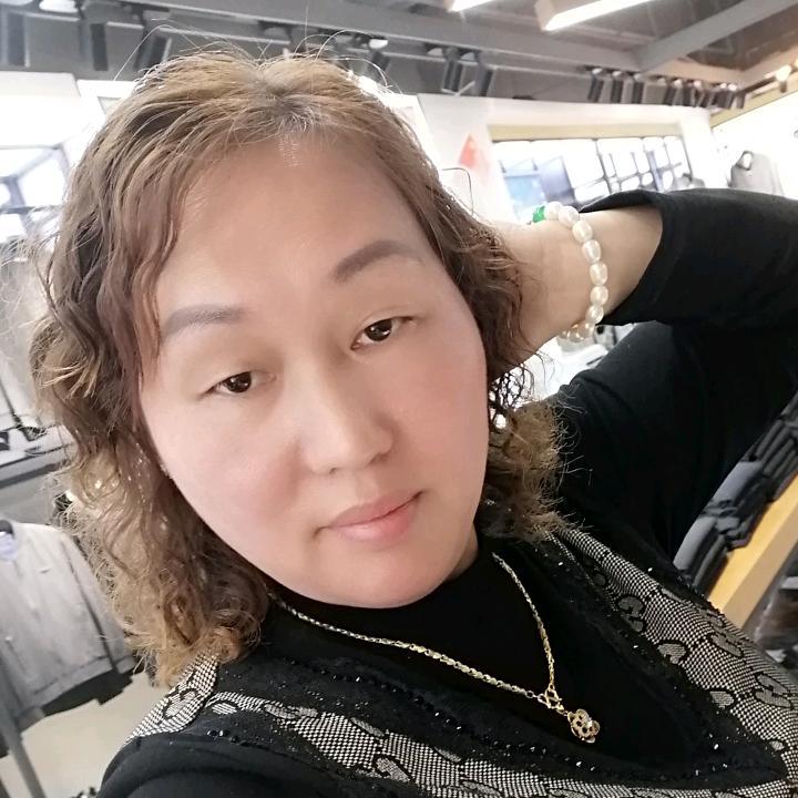 轻风不问明月