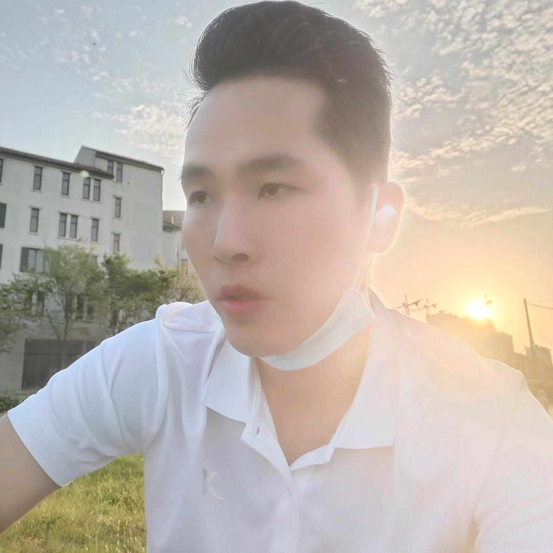 莞尔一笑@