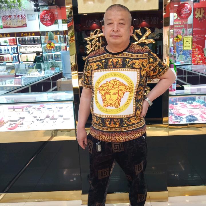 漂亮的美男子