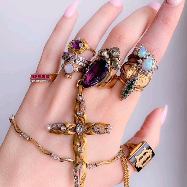 每天戴一款古董珠宝还不重样