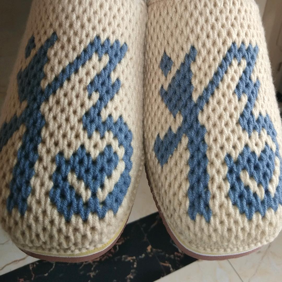 苗家姐姐手工毛线勾织