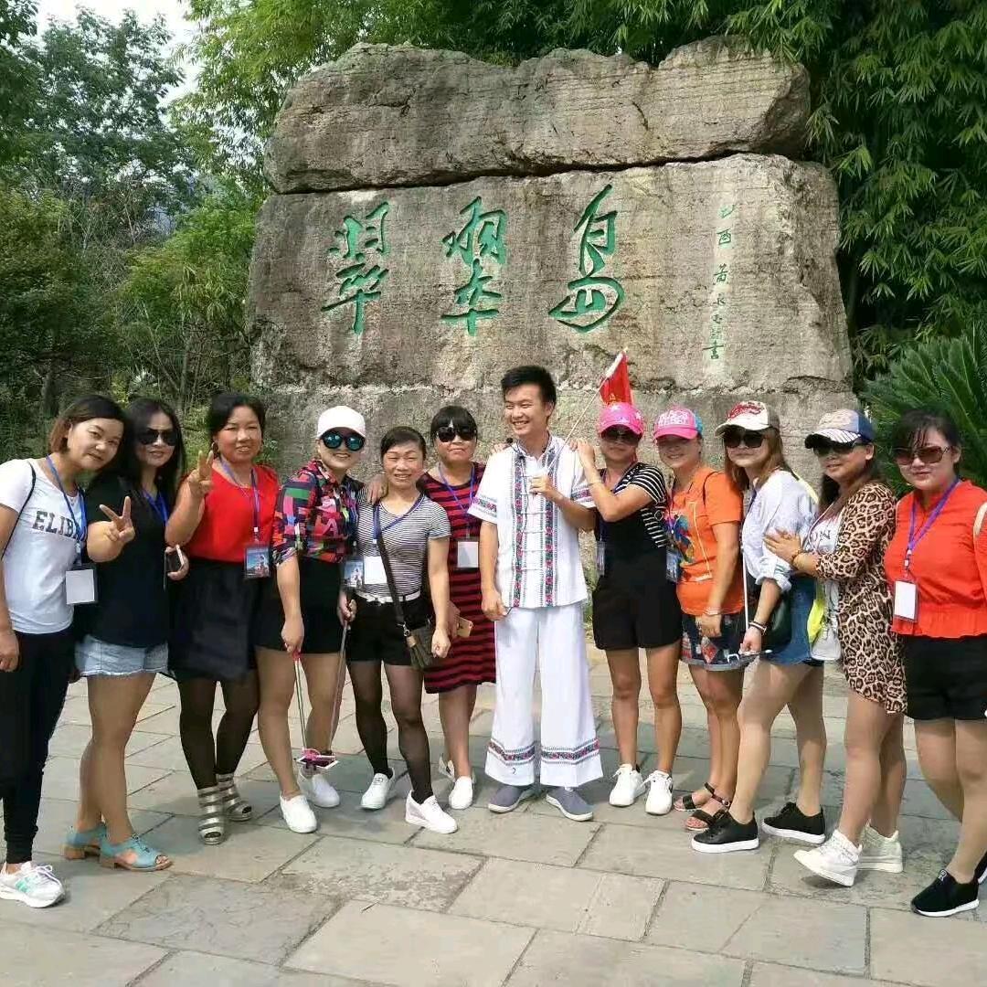 玲玲一笑