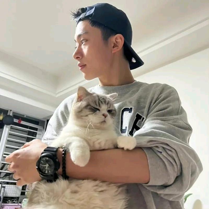 爱吃黄桃罐头