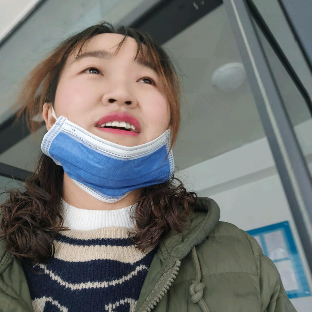 再浓的妆也遮不住的殇