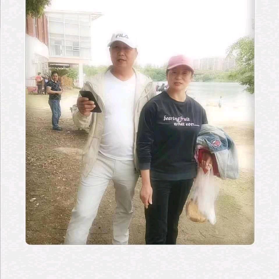 年哥爱钩鱼
