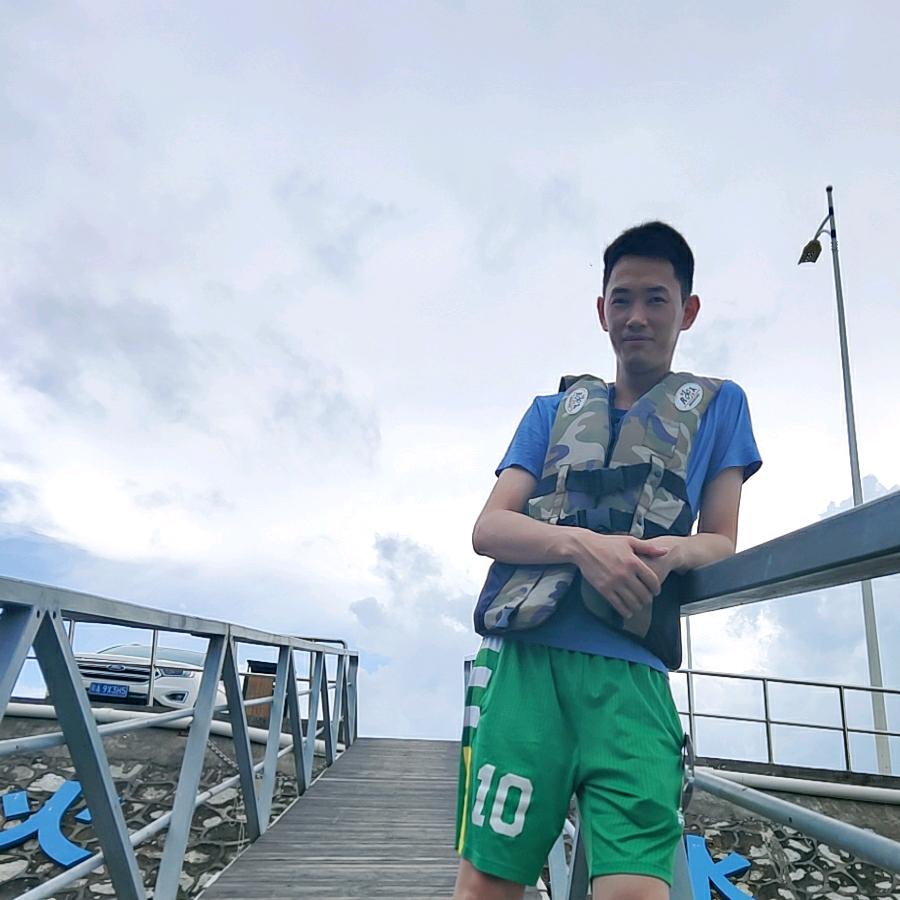 黎小龙