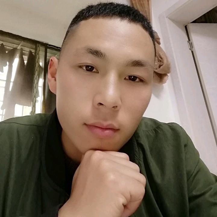 阿伟，