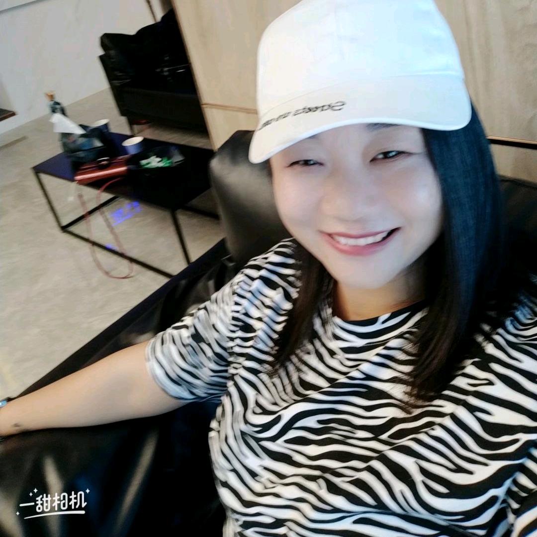 初见烧烤营地车姑娘