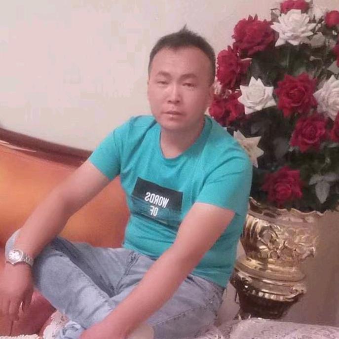 吾买尔 二手卡车