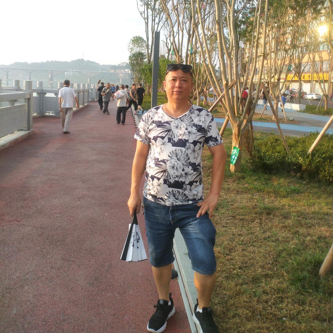 用户9716412775481何老七