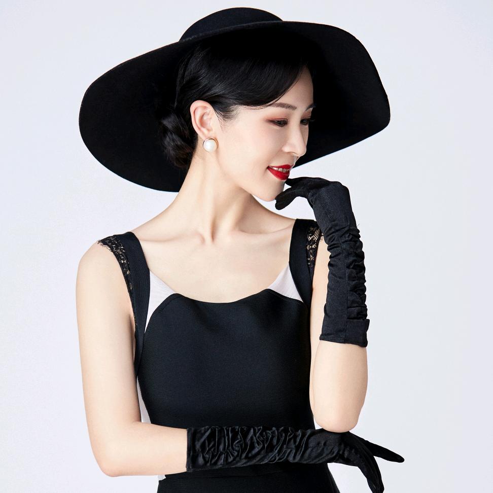 周莹雅学