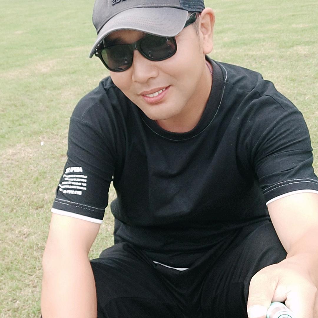 李  俊