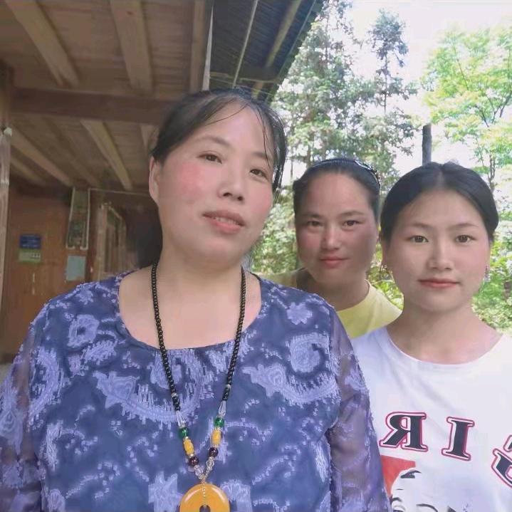 皮蛋瘦肉粥漂泊在外头。