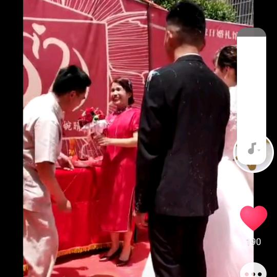 为了生活而畚斗