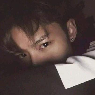 请叫我 小老弟🍃