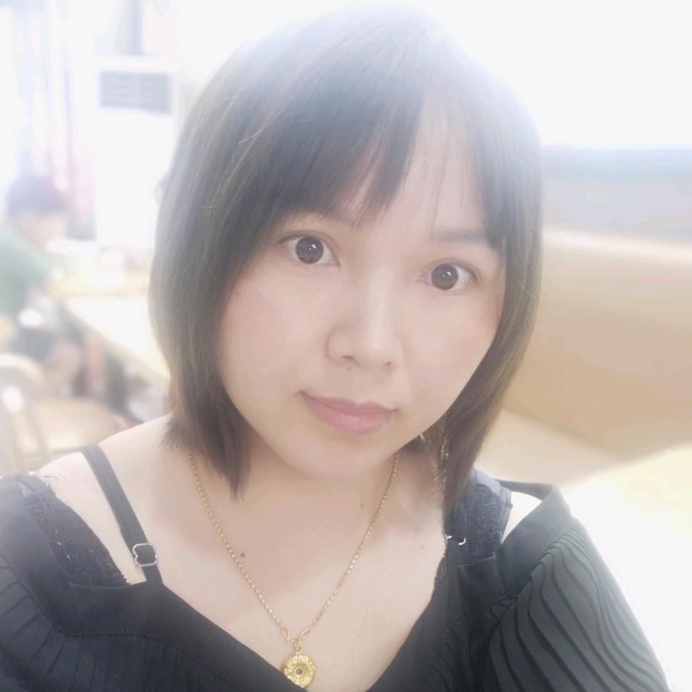 做童车的小姐姐