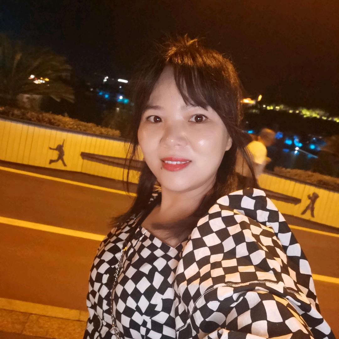 何丽