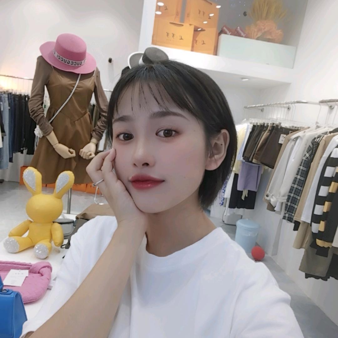 卖手机的小何呀。