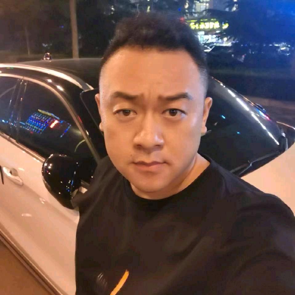 大梁设计头像