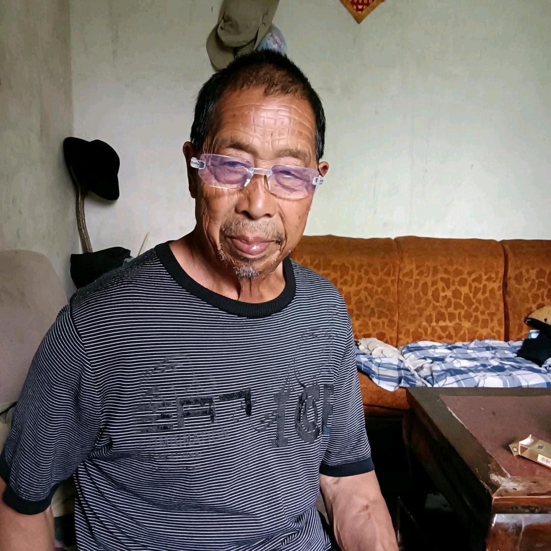 高德明男