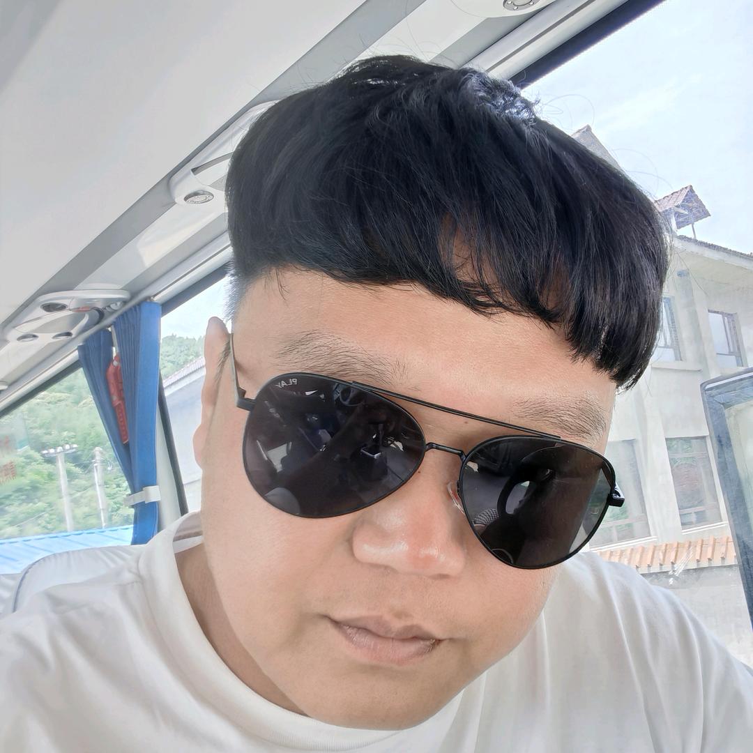 开大巴🚌的嘿小黑