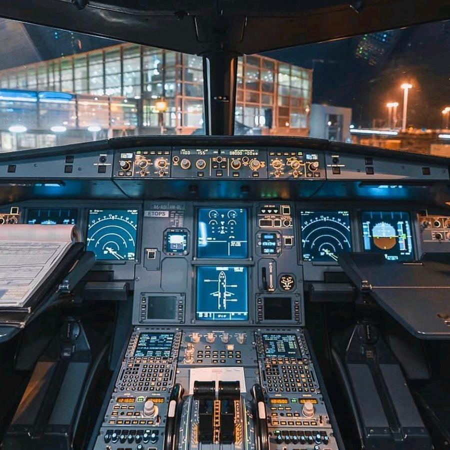 某字河键鼠飞行员