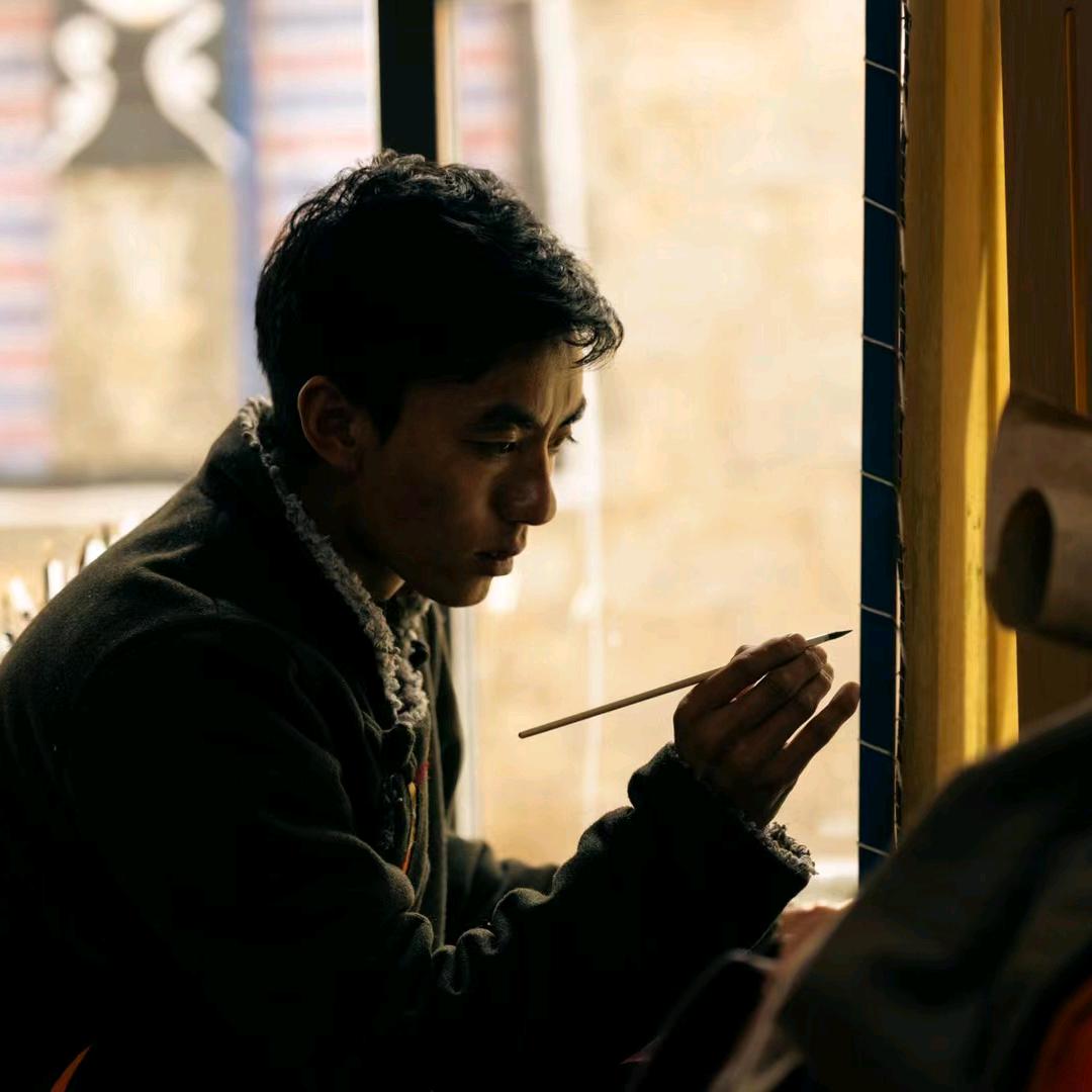 地觅艺术（噶玛嘎孜唐卡传承人)泽仁郎加